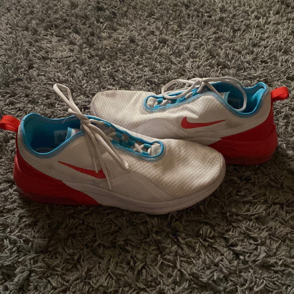Nike Tennis Shoes
